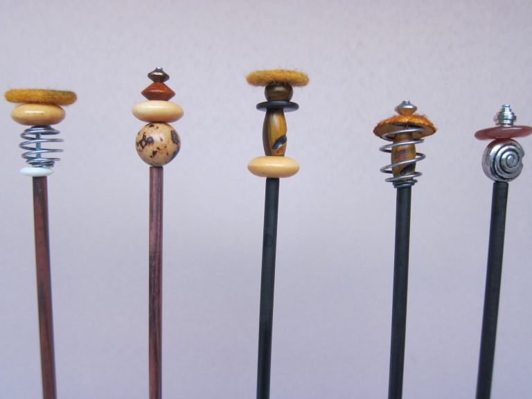 #26 -  Ebenholz, Veilchenhiolz, Rosenholz, Karneol, Horn, Bein, Steinnuss, Wollfilz, Altsilber