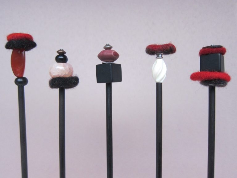 #27 - Ebenholz, Achate, Karneol, Mookait, Bein, Wollfilz