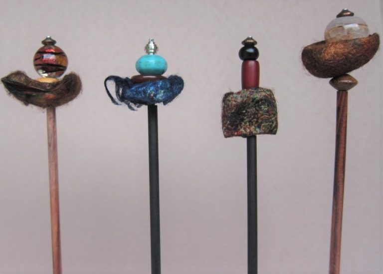 #29 - Ebenholz, Veilchenholz, Achate, Howlith, Muranoglas, Horn, Seidenkokon, Bein