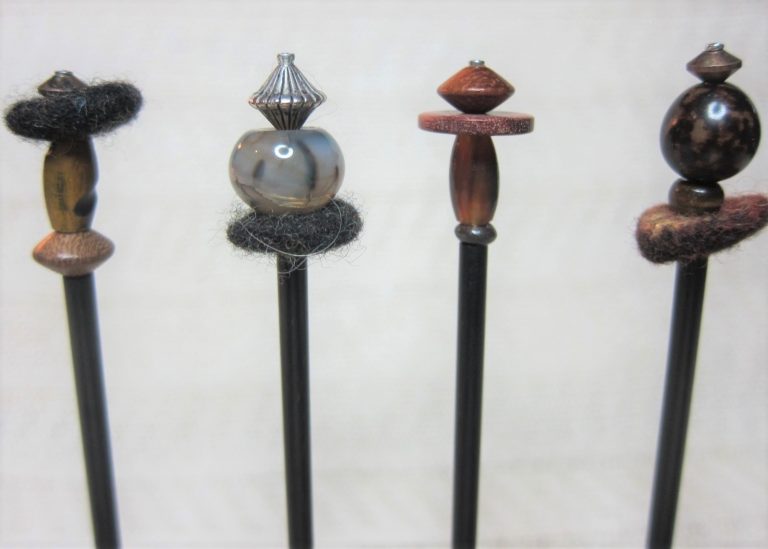 #4 - Ebenholz, Achate, Horn, Holz, Wollfilz, Steinnuss, Altsilber