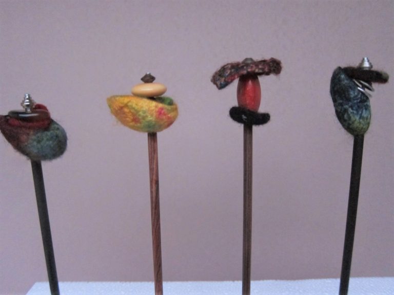 #32 - Ebenholz, Veilchenholz, Achate, Koralle, Bein, Wollfilz, Seidenkokon